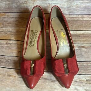 Salvatore Ferragamo classic red leather bow heels 👠 made in Italy lightly worn